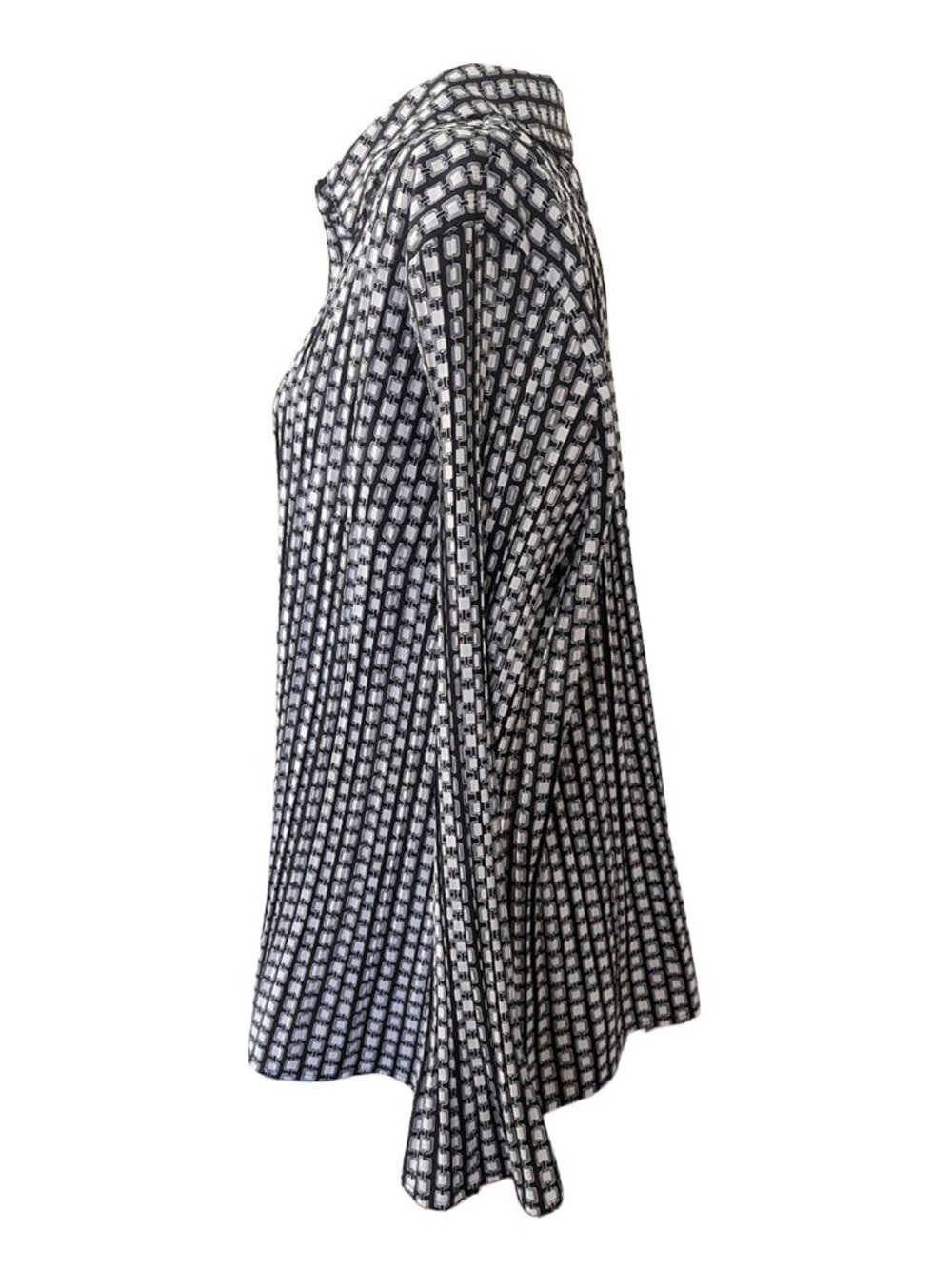 East 5th Black and White Geometric Pleated Button Down Blouse - Picture 5 of 12